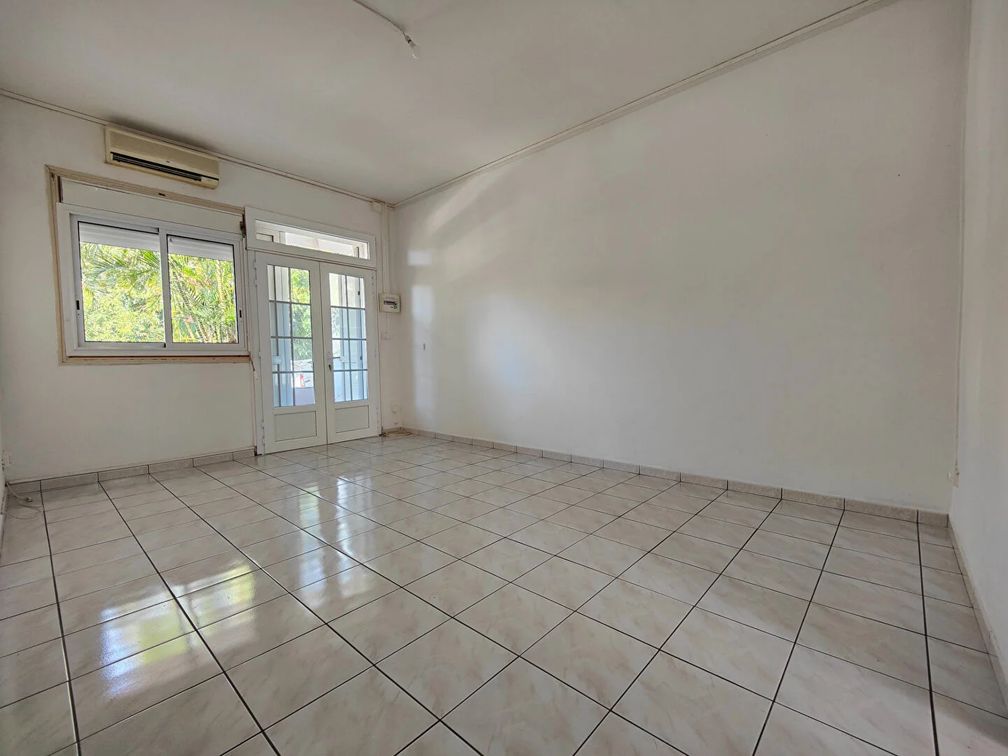 Photo 3 - Appartement à vendre - Ancien 178 200 € 3 pièces 2 chambres 60 m² Saint-Denis 97400