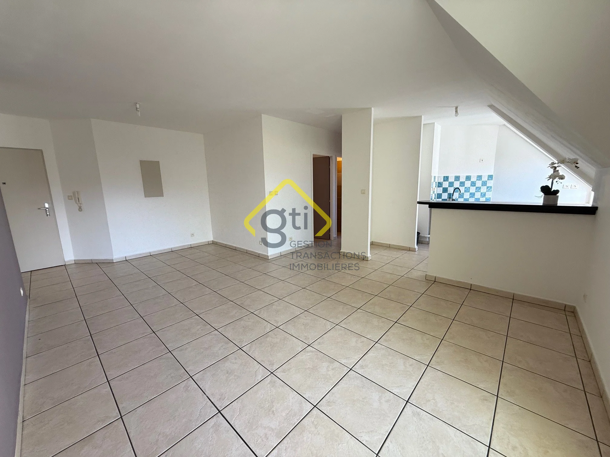 Photo 1 - Appartement à louer - Ancien 630 € 2 pièces 1 chambres 53.11 m² Saint-André 97440