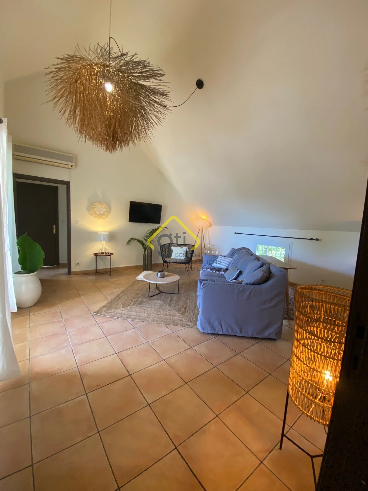 Photo 1 - Appartement à louer - Ancien 1 363 € 3 pièces 2 chambres 55.95 m² Saint-Pierre 97410