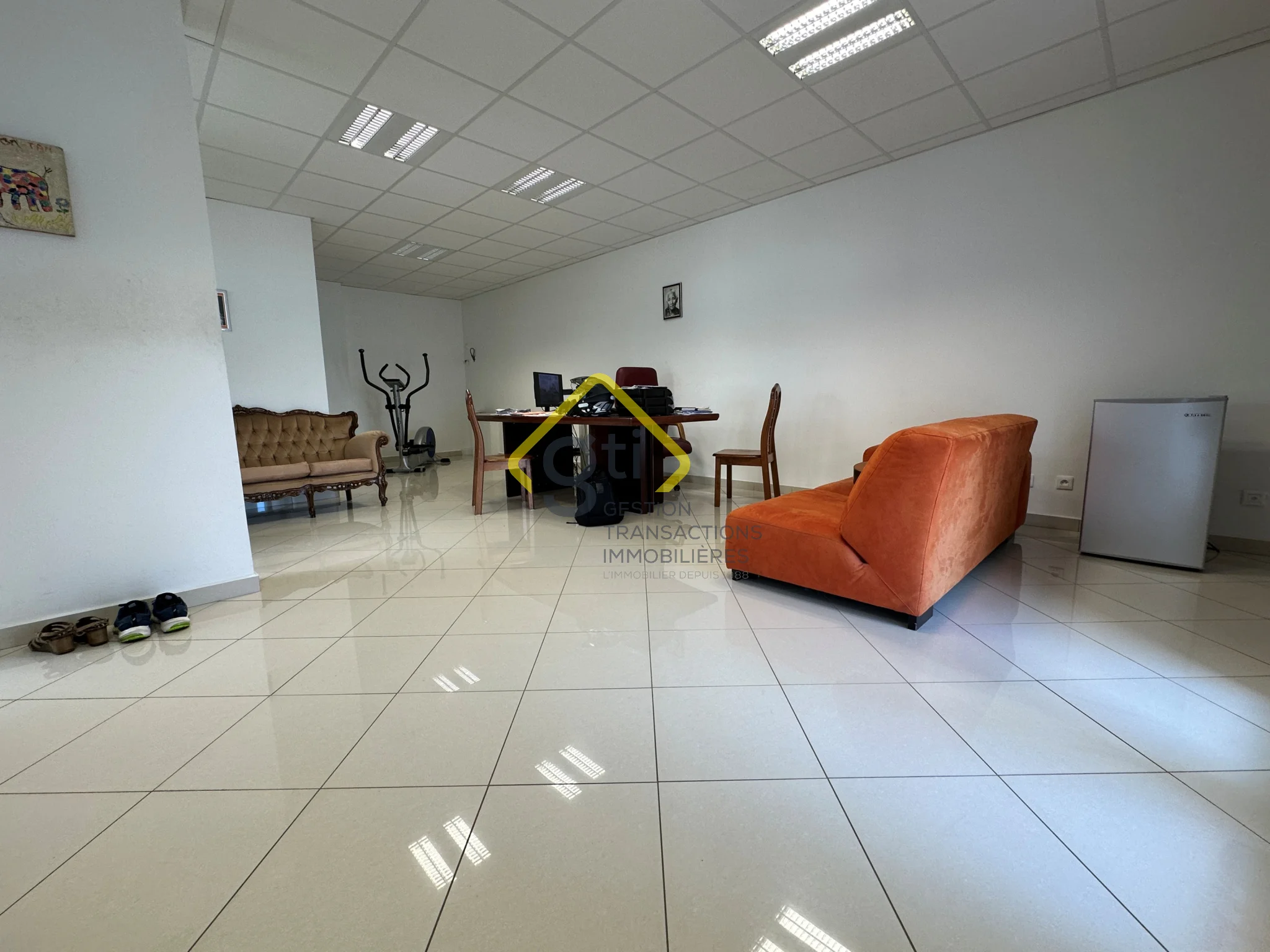 Photo 1 - Local à louer - Ancien 1 200 € 55 m² Sainte-Clotilde 97490