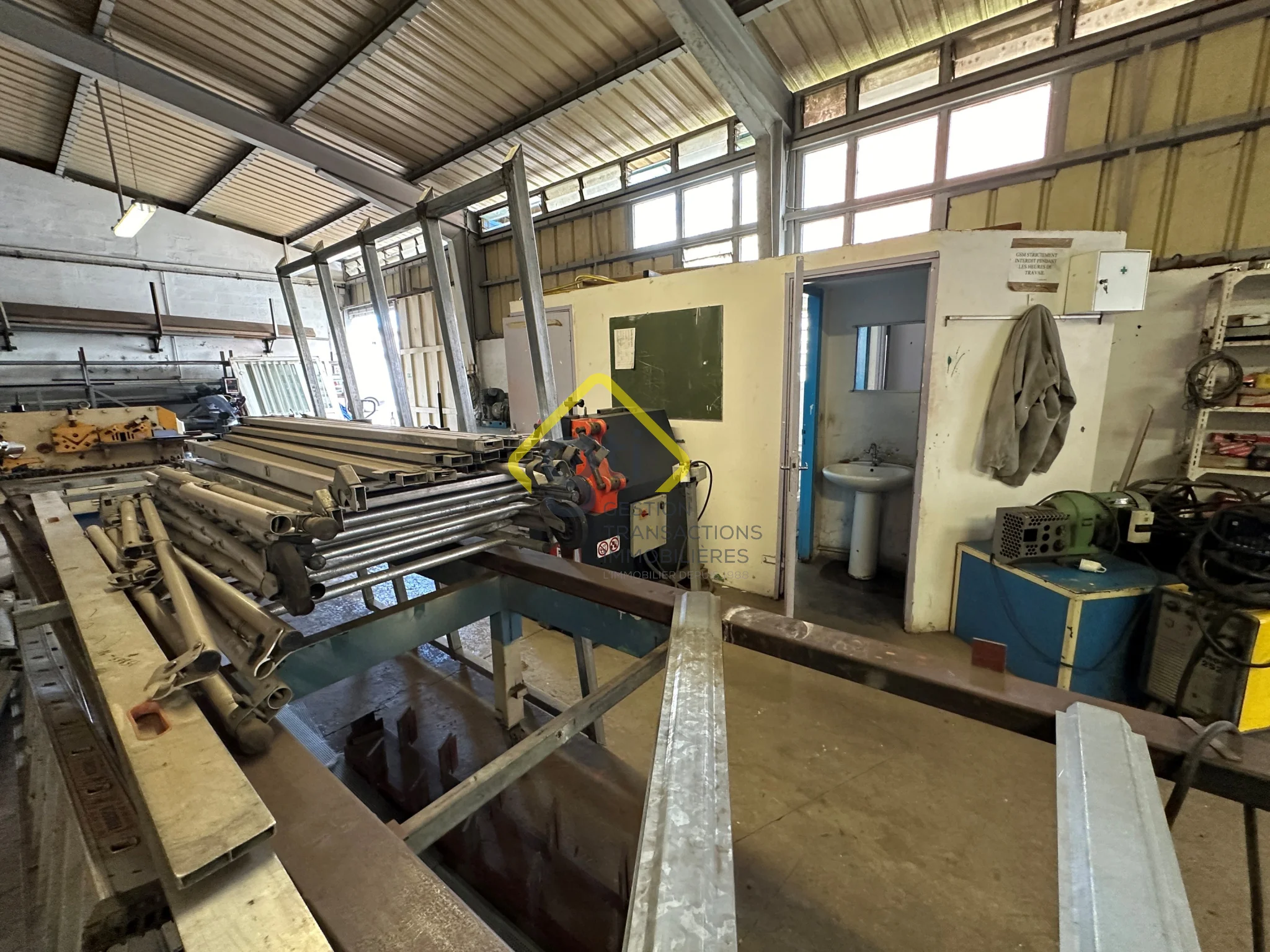 Photo 3 - Local à louer - Ancien 3 430 € 200 m² Sainte-Clotilde 97490