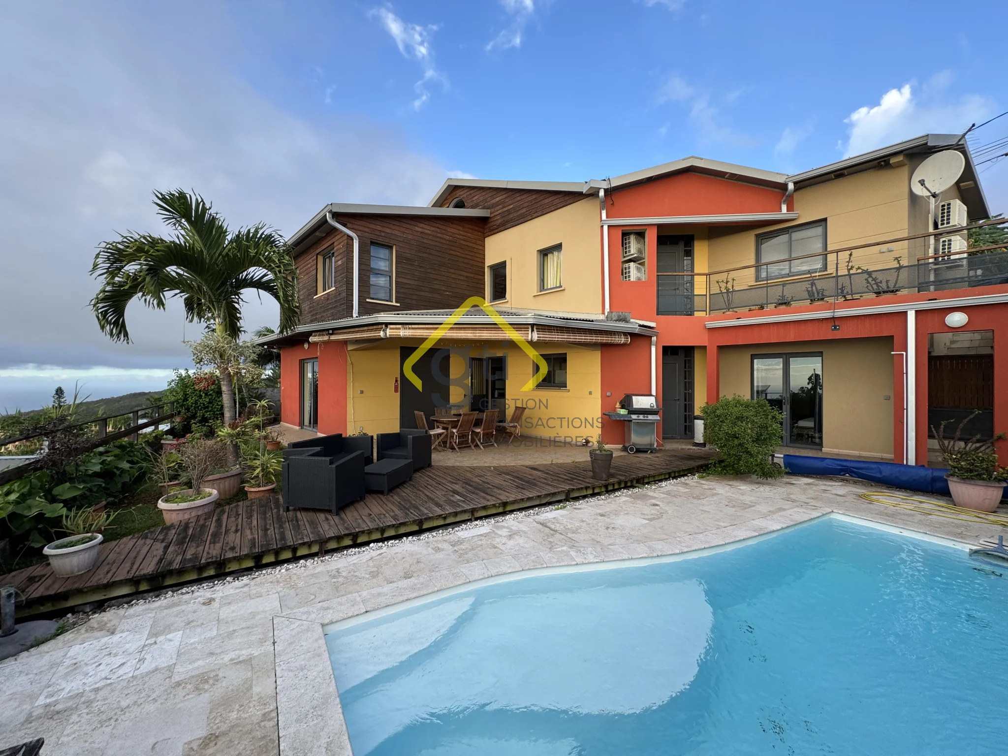 Photo 1 - Maison à vendre - Ancien 580 000 € 11 pièces 5 chambres 300 m² La Possession 97419