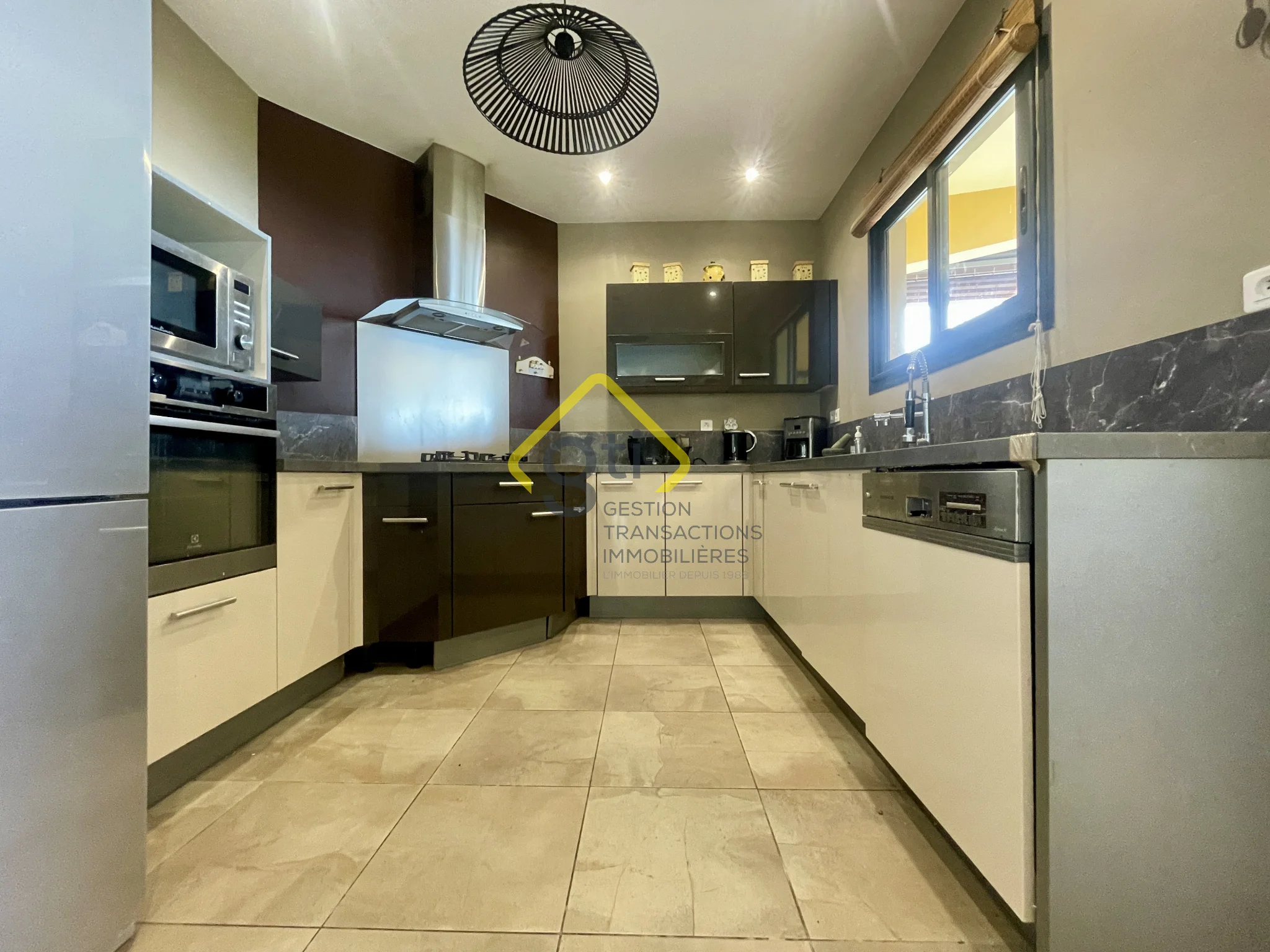 Photo 11 - Maison à vendre - Ancien 580 000 € 11 pièces 5 chambres 300 m² La Possession 97419