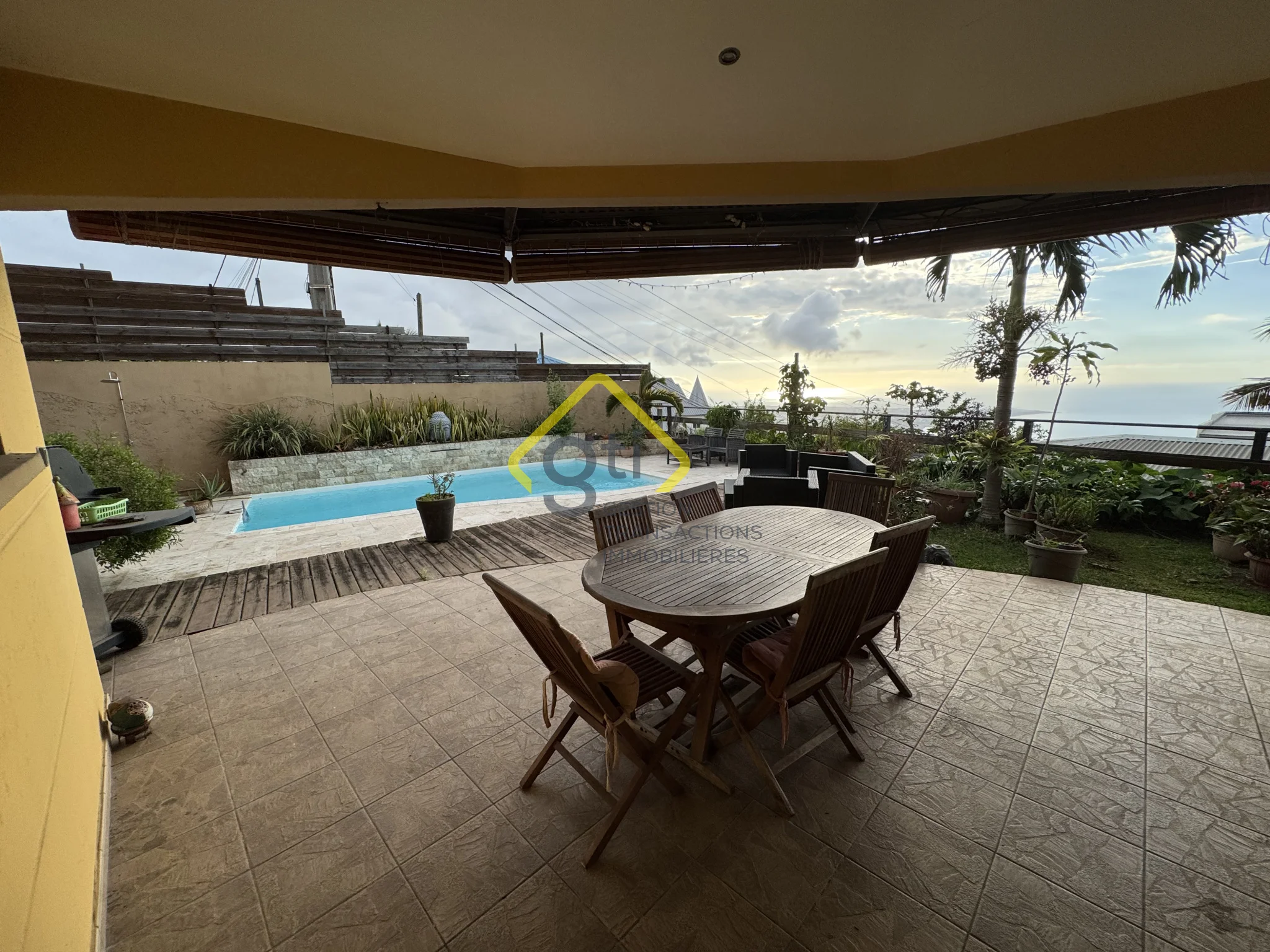 Photo 2 - Maison à vendre - Ancien 580 000 € 11 pièces 5 chambres 300 m² La Possession 97419