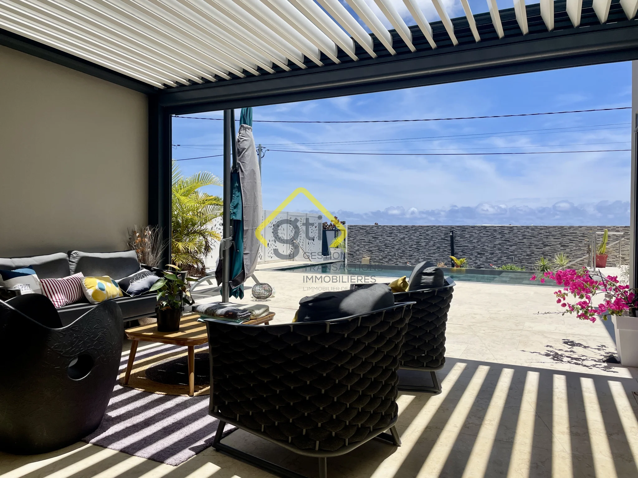 Photo 2 - Maison à vendre - Ancien 650 000 € 7 pièces 5 chambres 180 m² Sainte-Suzanne 97441