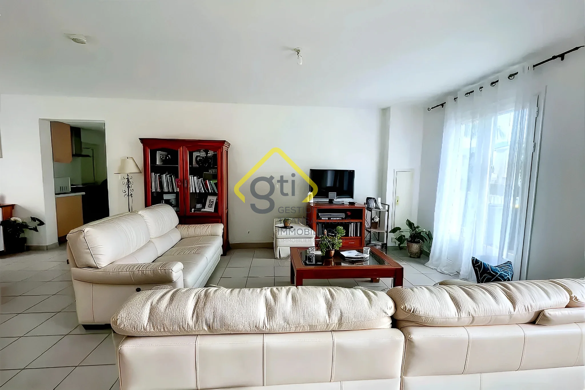 Photo 1 - Maison à vendre - Ancien 285 000 € 6 pièces 4 chambres 107 m² Saint-Benoît 97470