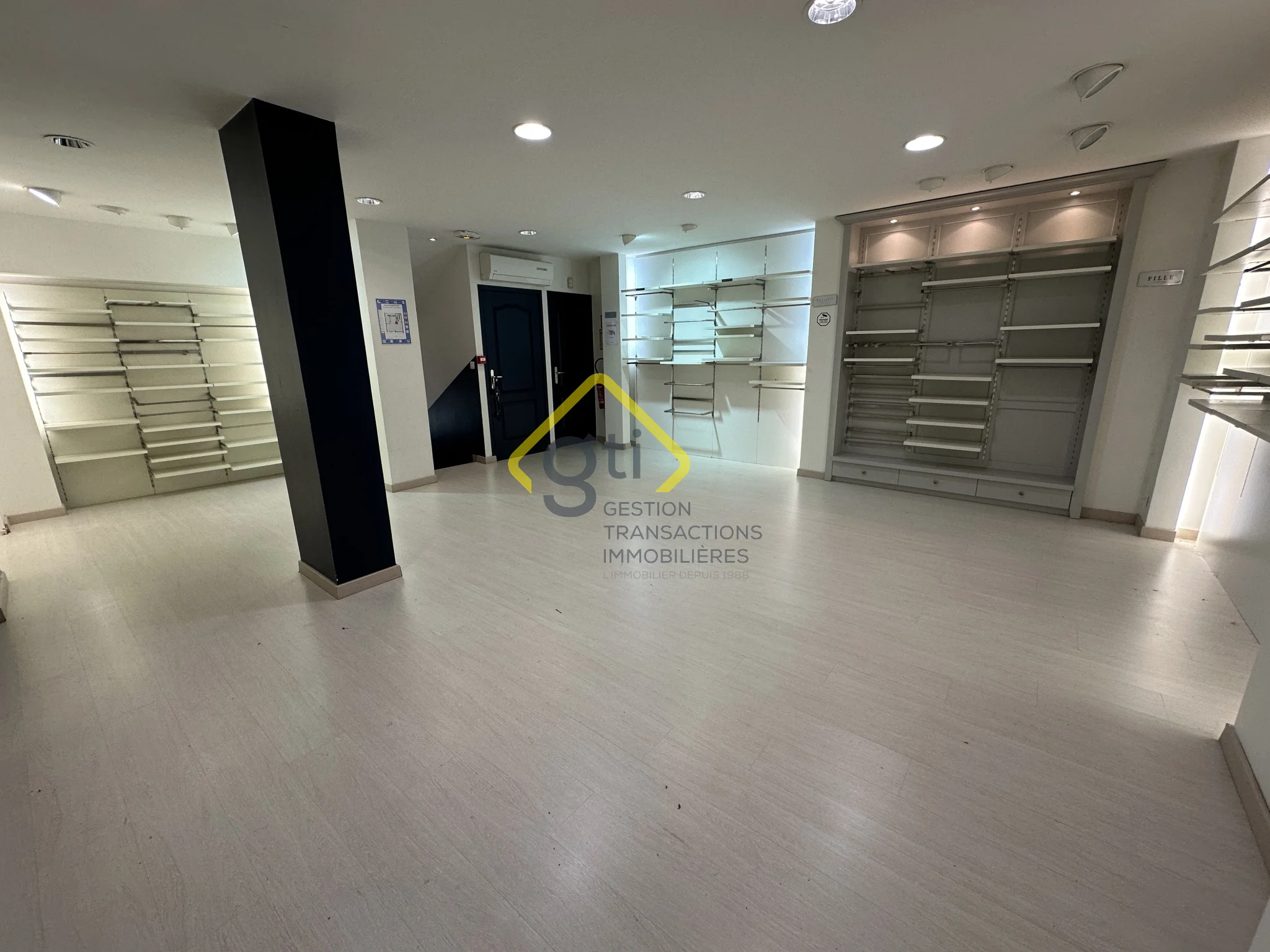 Photo 3 - Local à louer - Ancien 3 200 € 120 m² Saint-Denis 97400