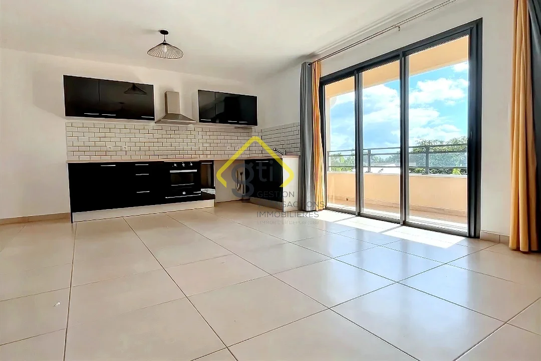 Photo 1 - Appartement à vendre - Ancien 275 000 € 4 pièces 3 chambres 80.8 m² Sainte-Marie 97438