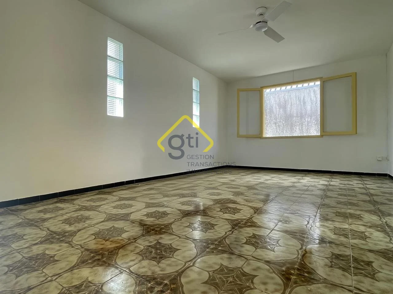 Photo 2 - Maison à louer - Ancien 860 € 3 pièces 2 chambres 67 m² Saint-Denis 97490