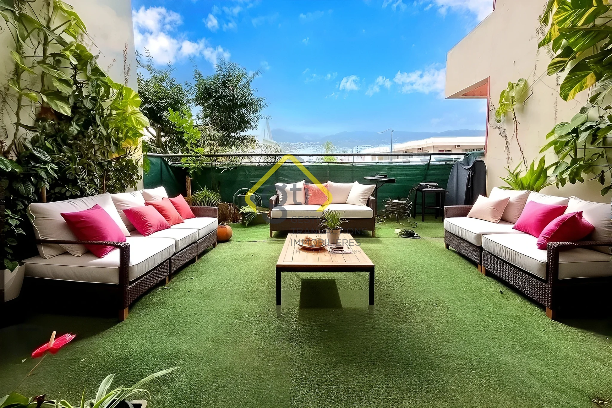 Photo 1 - Appartement à vendre - Ancien 185 000 € 4 pièces 3 chambres 87 m² Saint-Denis 97490