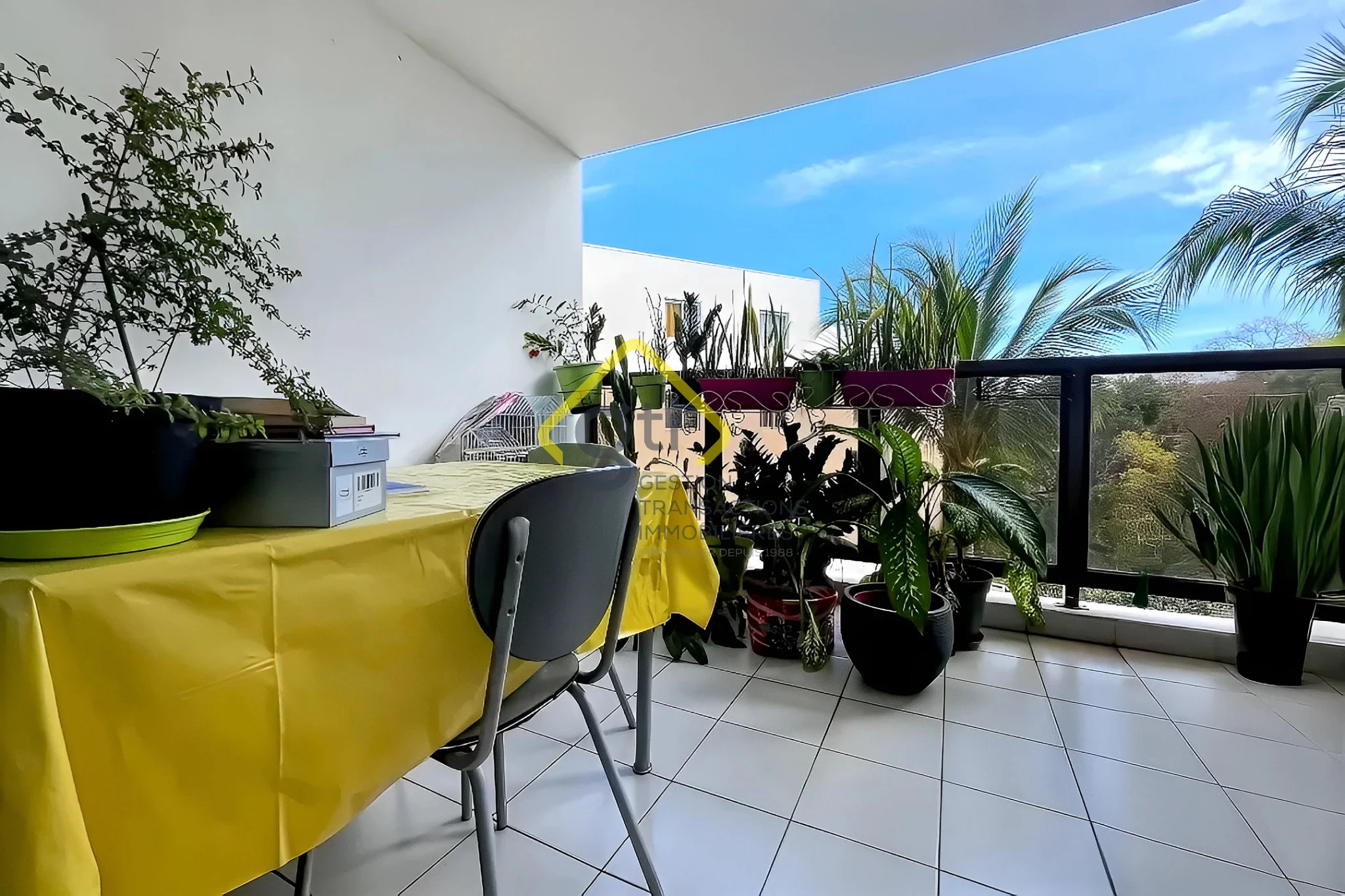 Photo 1 - Appartement à vendre - Ancien 185 000 € 4 pièces 3 chambres 74 m² La Possession 97419