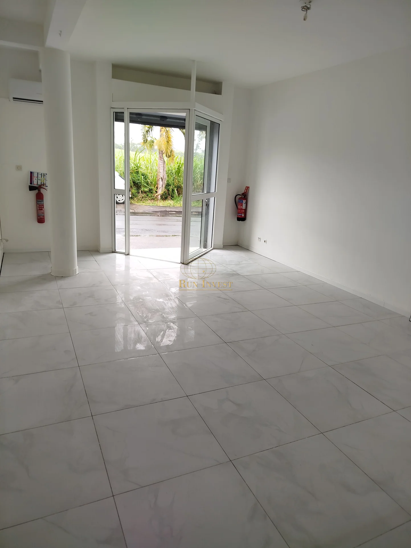 Photo 1 - Local à louer - Ancien 820 € 23 m² Saint-André 97440