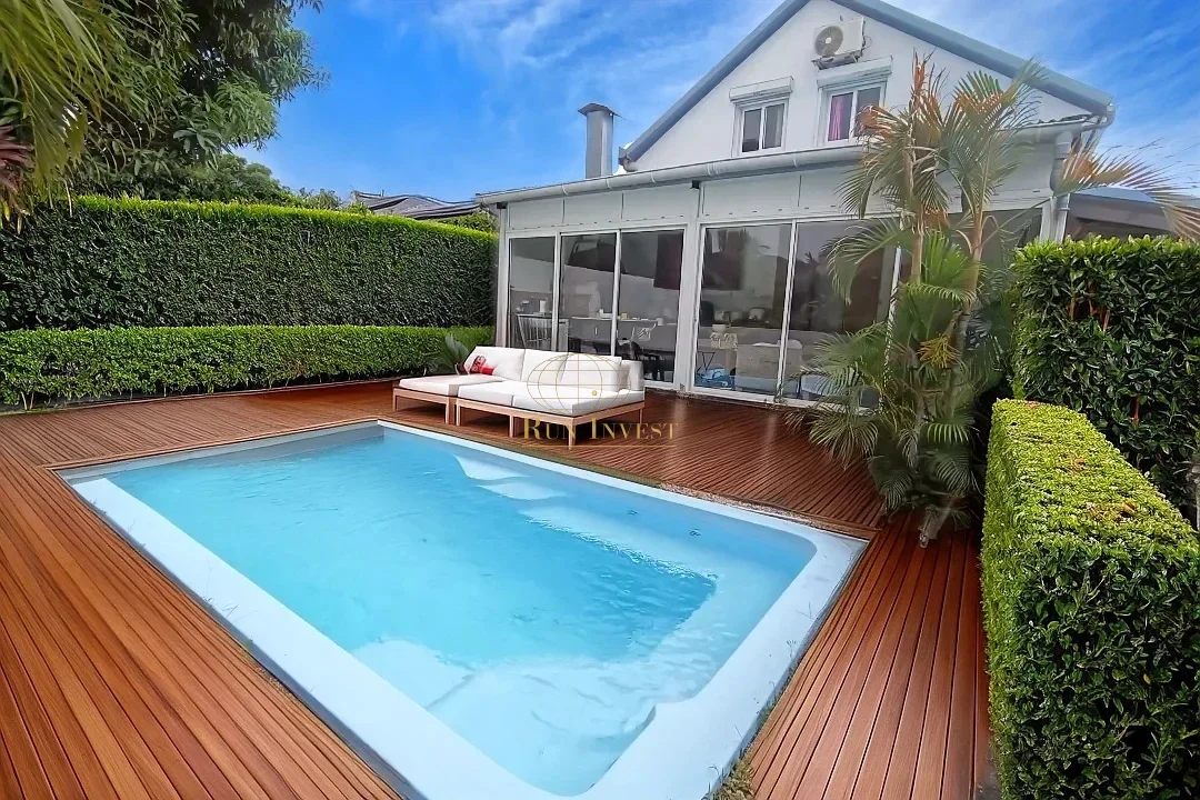 Photo 1 - Maison à vendre - Ancien 280 000 € 8 pièces 5 chambres 136 m² Sainte-Rose 97439