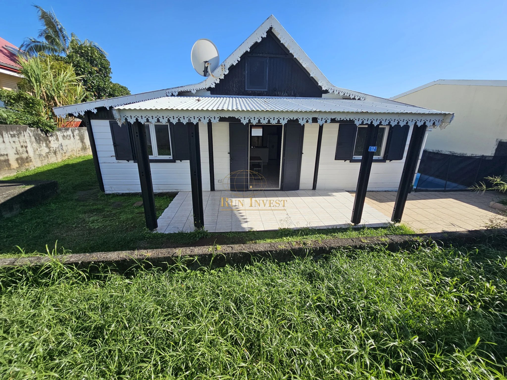 Photo 1 - Maison à louer - Ancien 950 € 3 pièces 2 chambres 77 m² Saint-Benoît 97470