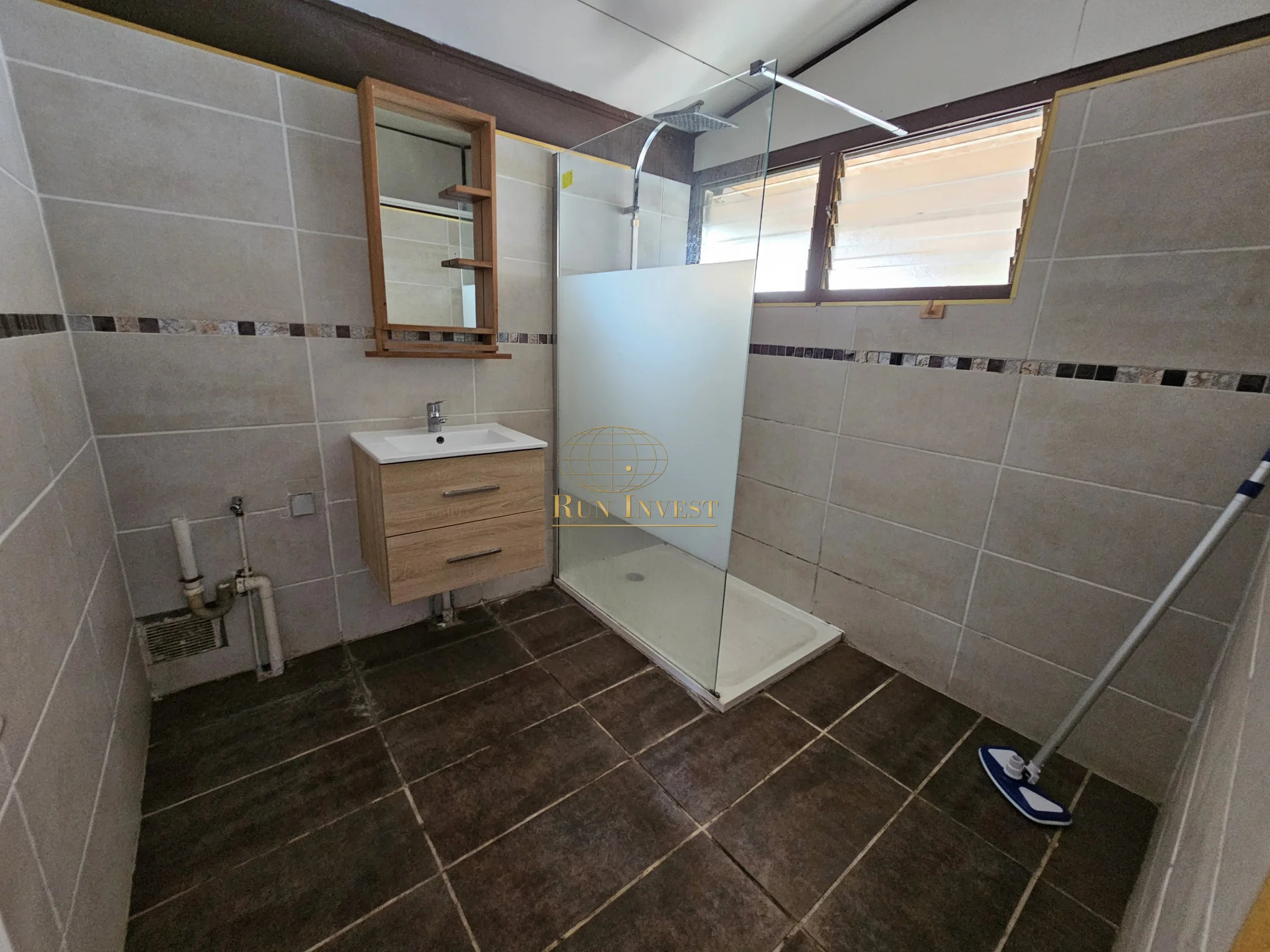 Photo 5 - Maison à louer - Ancien 950 € 3 pièces 2 chambres 77 m² Saint-Benoît 97470