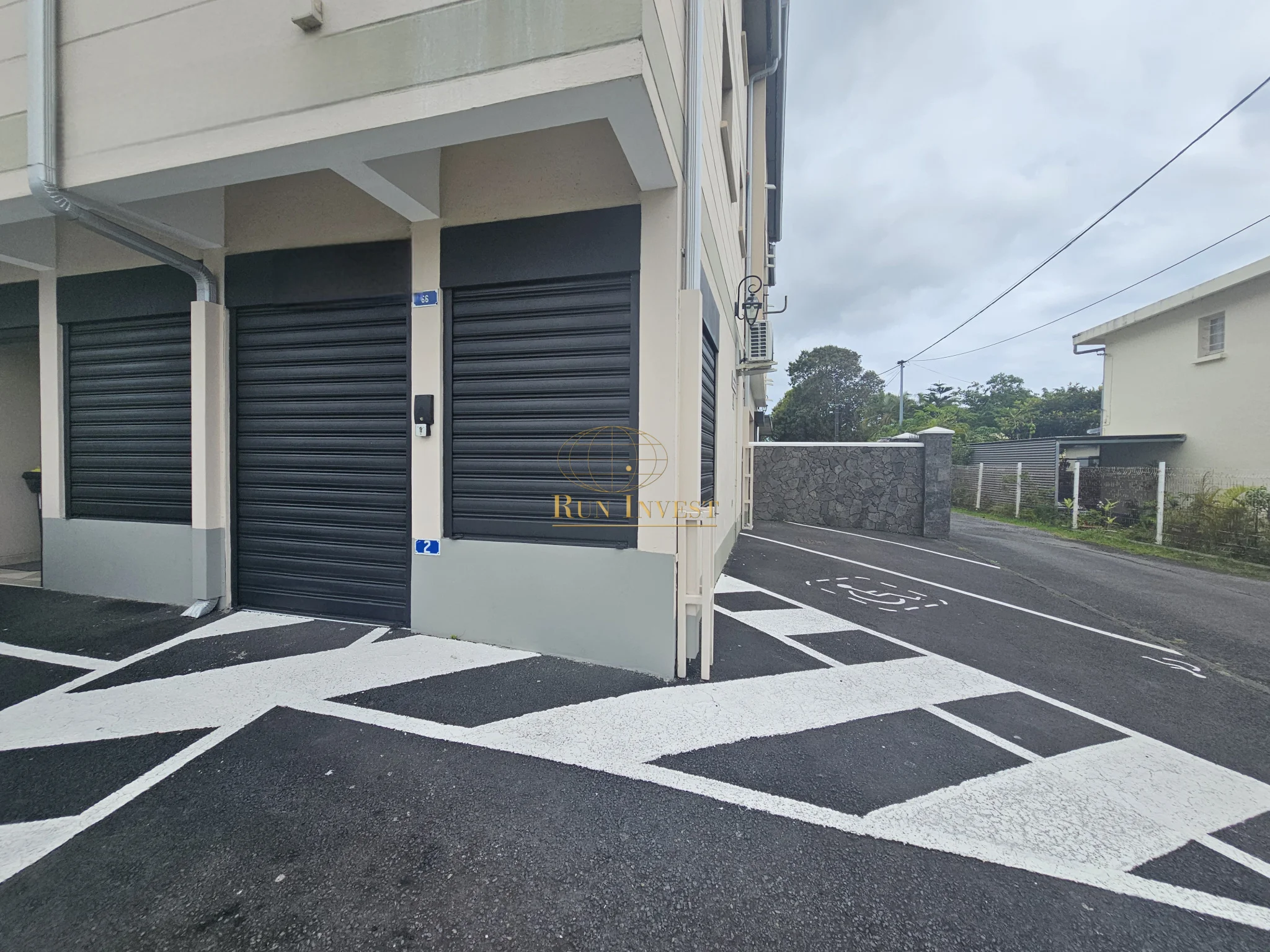 Photo 1 - Local à louer - Ancien 1 300 € 1 pièces 52 m² Saint-André 97440