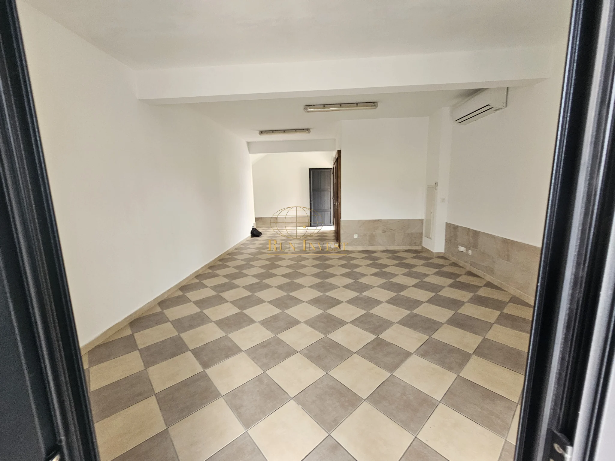 Photo 4 - Local à louer - Ancien 1 300 € 1 pièces 52 m² Saint-André 97440