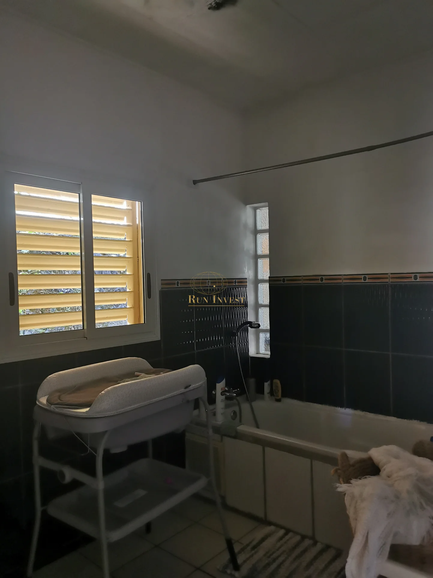 Photo 7 - Maison à vendre - Ancien 207 000 € 4 pièces 3 chambres 110 m² Saint-Benoît 97470