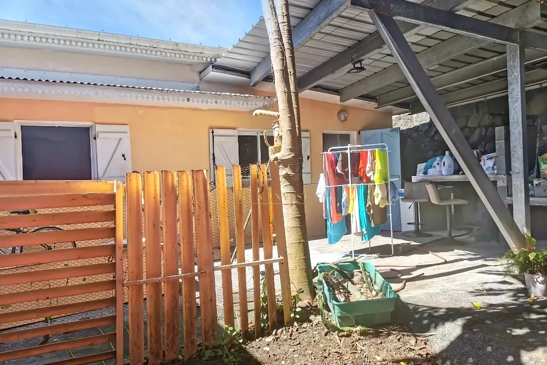 Photo 1 - Maison à vendre - Ancien 207 000 € 4 pièces 3 chambres 110 m² Saint-Benoît 97470