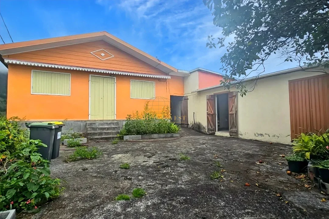 Photo 1 - Maison à vendre - Ancien 192 000 € 8 pièces 4 chambres 182 m² Salazie 97433