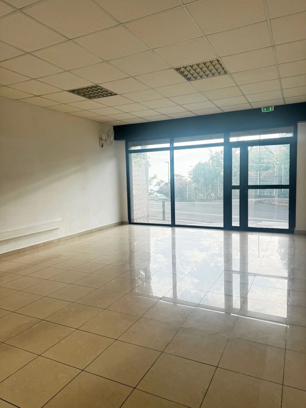 Photo 1 - Local à louer - Ancien 1 100 € 64 m² Trois-Bassins 97426