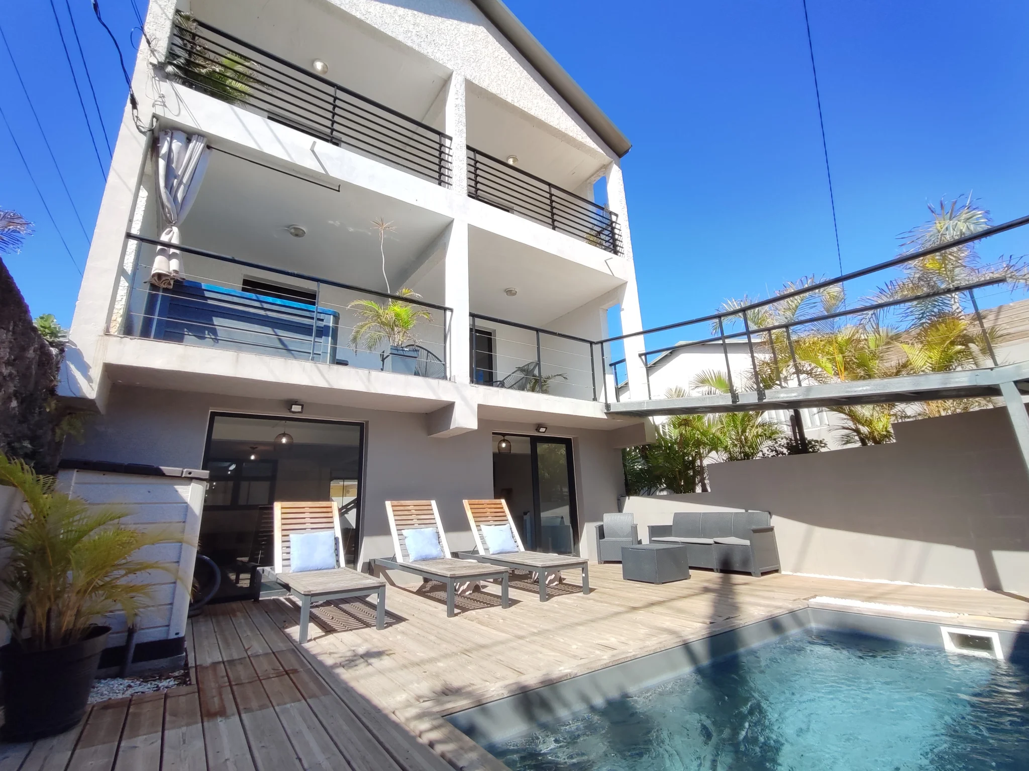 Photo 1 - Maison à vendre - Ancien 525 000 € 7 pièces 6 chambres 150 m² Saint-Pierre 97410