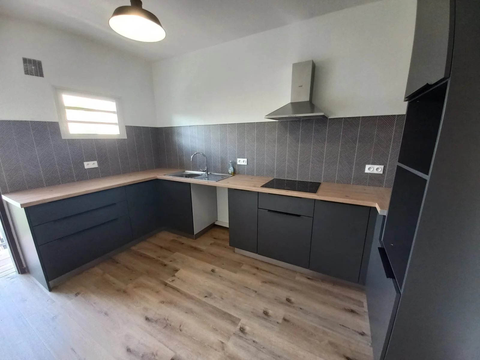 Photo 2 - Appartement à louer - Ancien 1 100 € 3 pièces 2 chambres 90 m² Le Port 97420