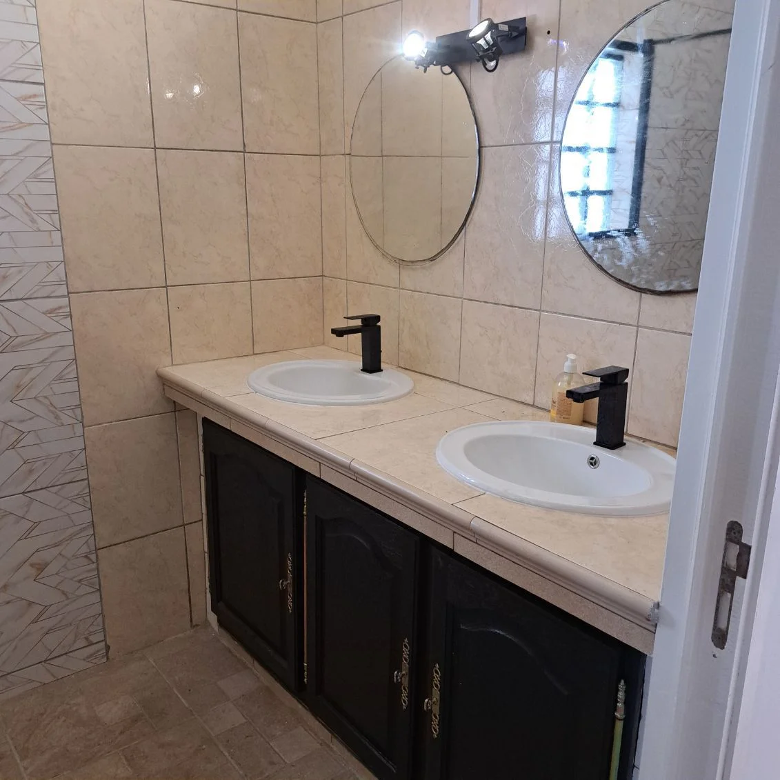 Photo 3 - Maison à louer - Ancien 1 495 € 4 pièces 3 chambres 100 m² Possession 97419