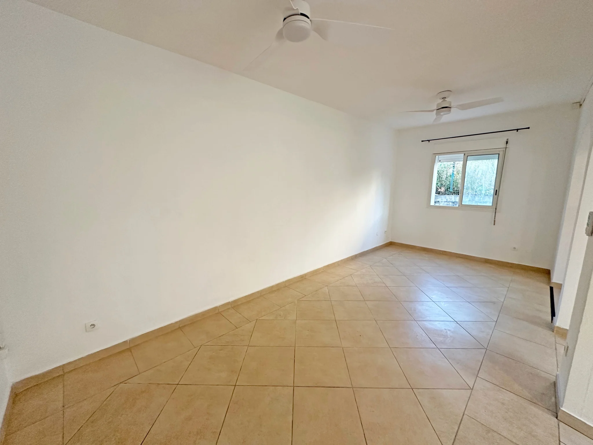 Photo 2 - Maison à louer - Ancien 1 495 € 4 pièces 3 chambres 100 m² Possession 97419