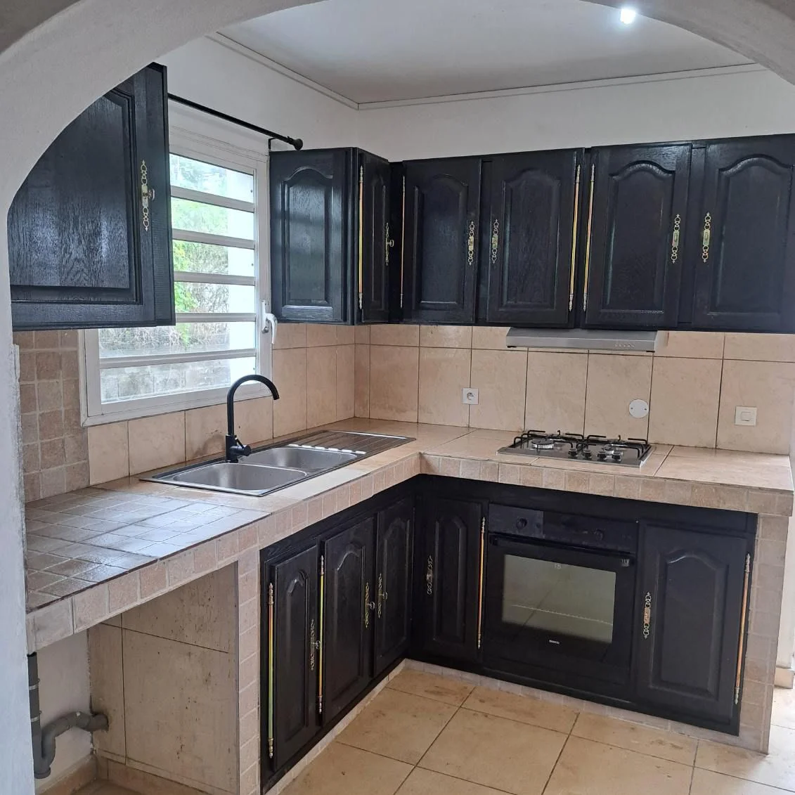 Photo 1 - Maison à louer - Ancien 1 495 € 4 pièces 3 chambres 100 m² Possession 97419