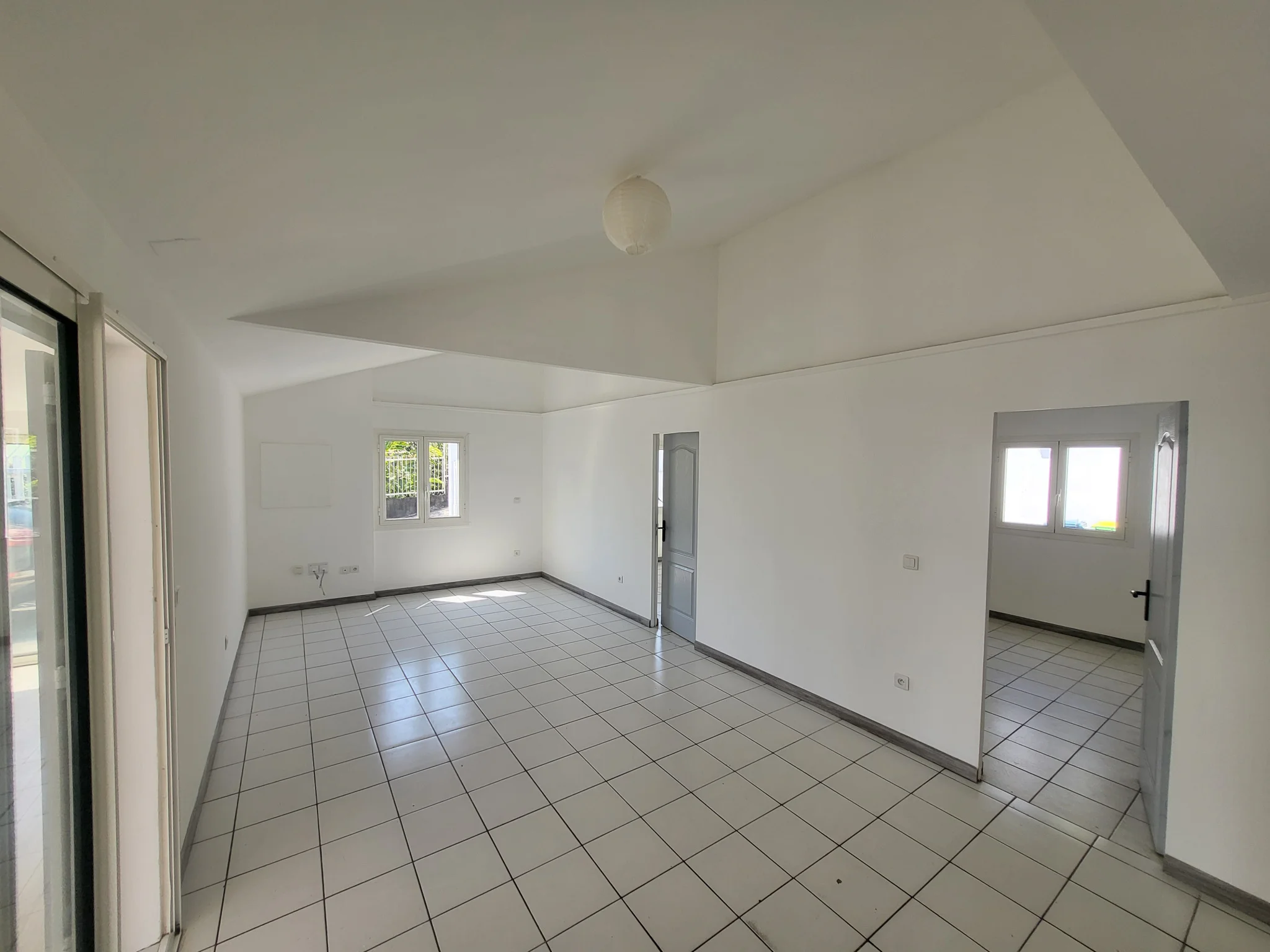 Photo 3 - Maison à vendre - Ancien 320 000 € 4 pièces 3 chambres 120 m² Saint-Paul 97423