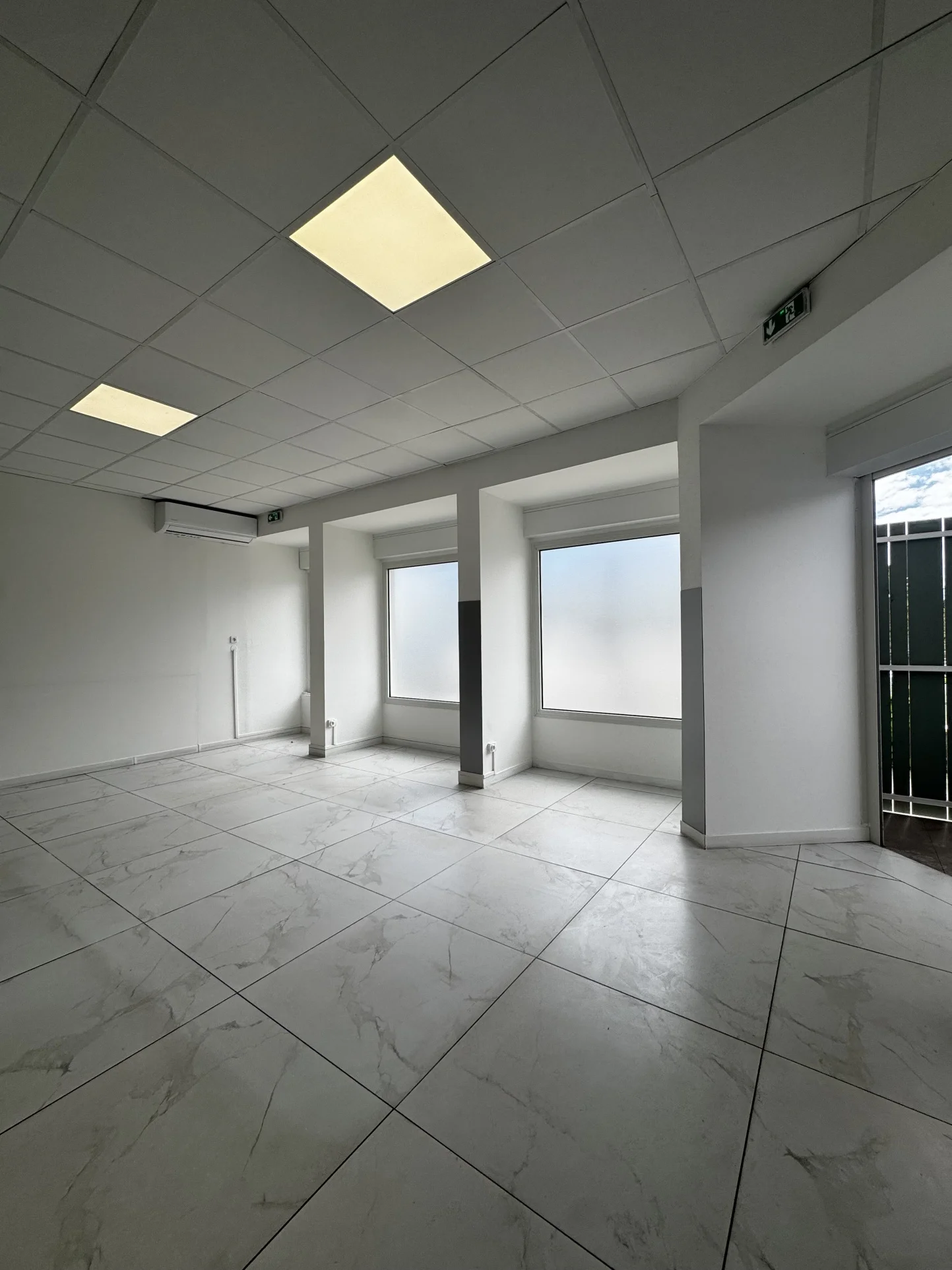 Photo 3 - Local à louer - Ancien 2 200 € 100 m² Saint-Pierre 97410