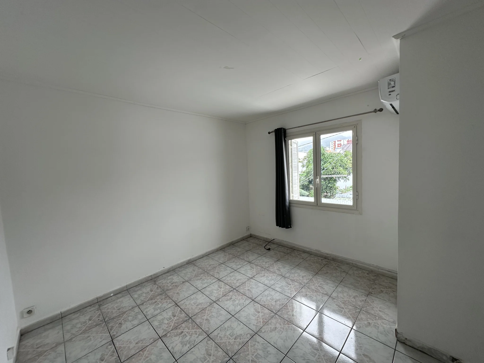 Photo 5 - Maison à vendre - Ancien 270 000 € 5 pièces 4 chambres 107 m² Sainte-Clotilde 97490