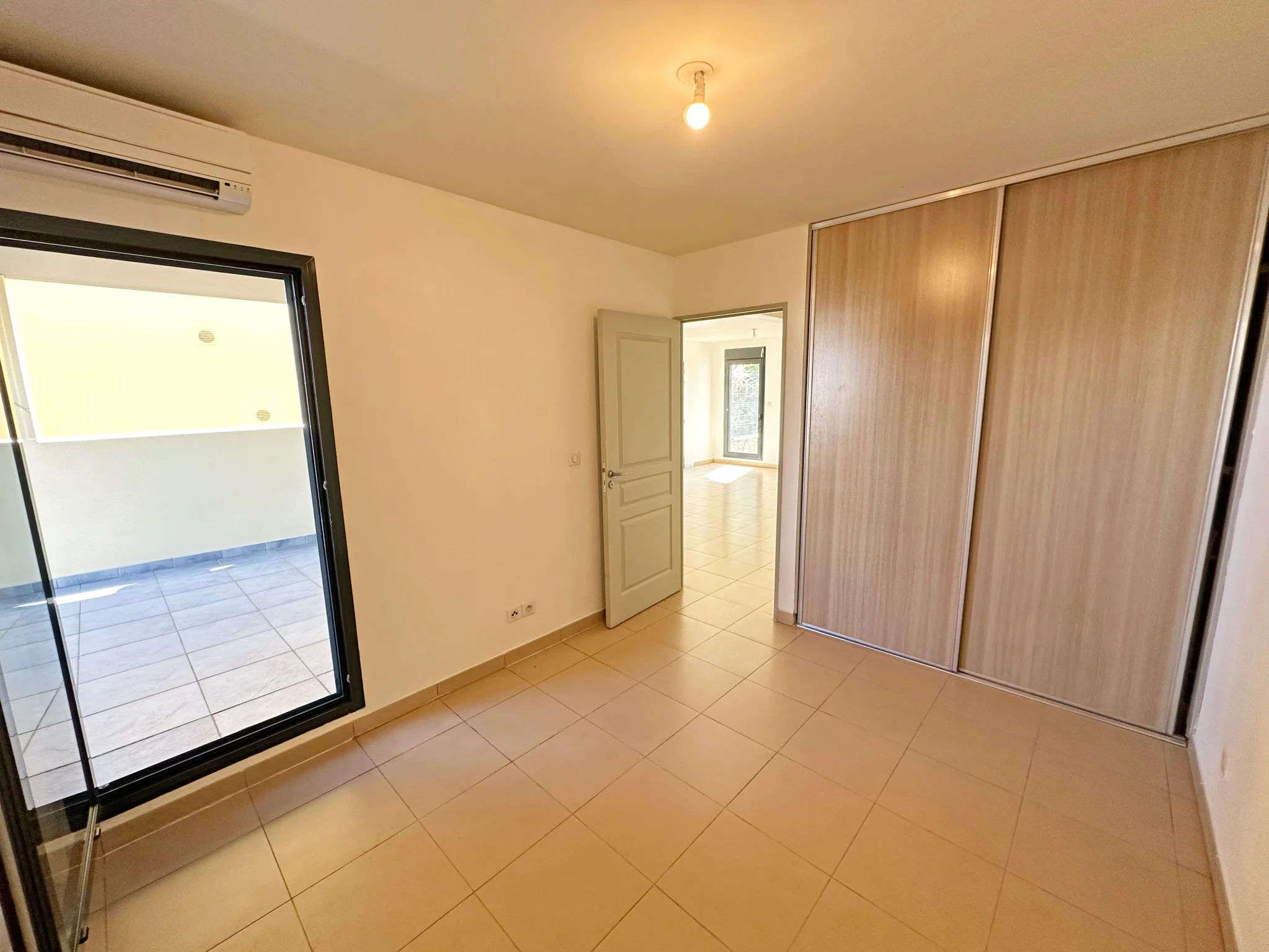 Photo 3 - Appartement à vendre - Ancien 245 000 € 4 pièces 3 chambres 76 m² Saint-Denis 97490