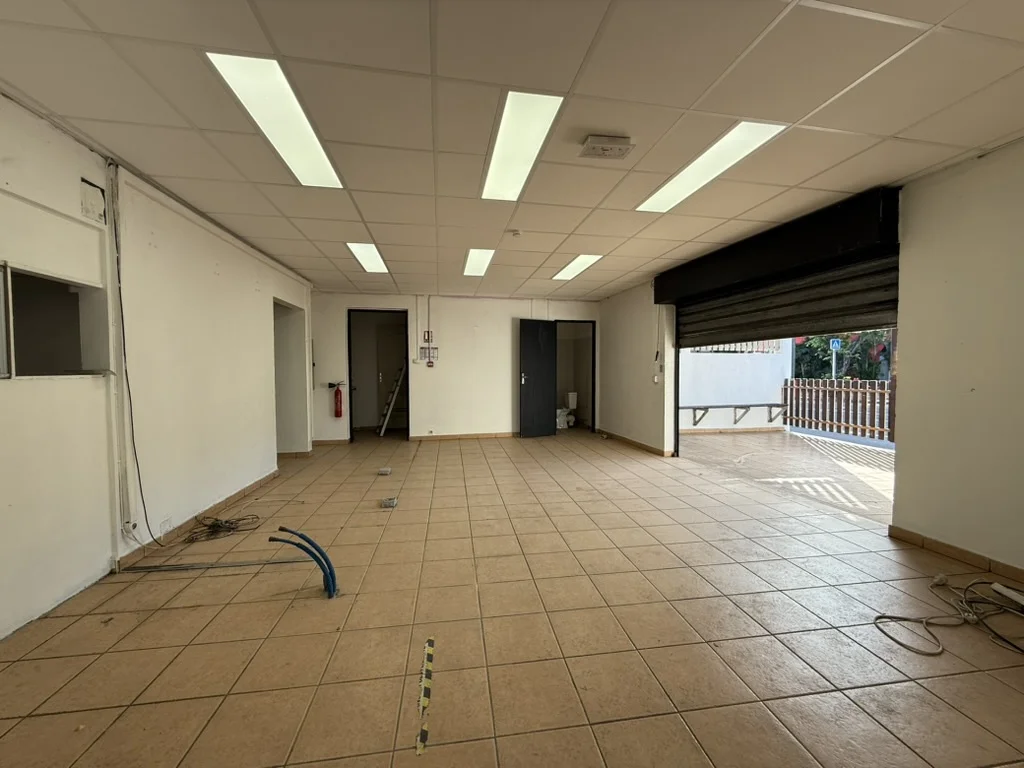 Photo 1 - Local à louer - Ancien 1 750 € 165 m² Le Port 97420