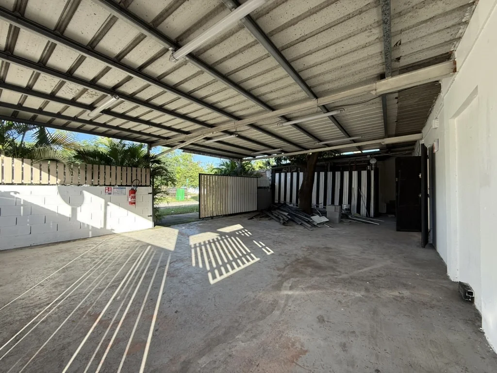 Photo 8 - Local à louer - Ancien 1 750 € 165 m² Le Port 97420