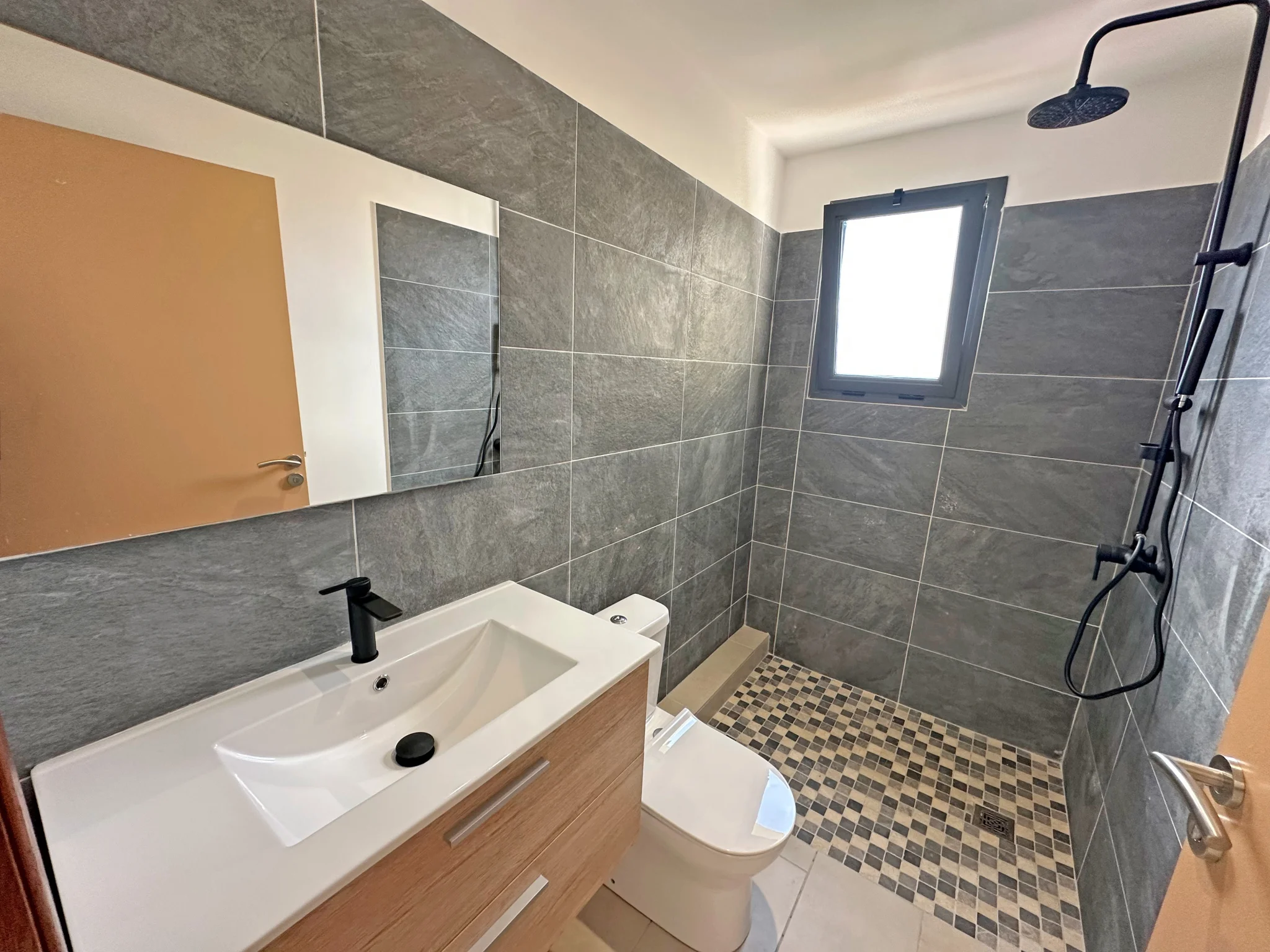 Photo 7 - Maison à louer - Ancien 1 350 € 4 pièces 3 chambres 86 m² Tampon 97430