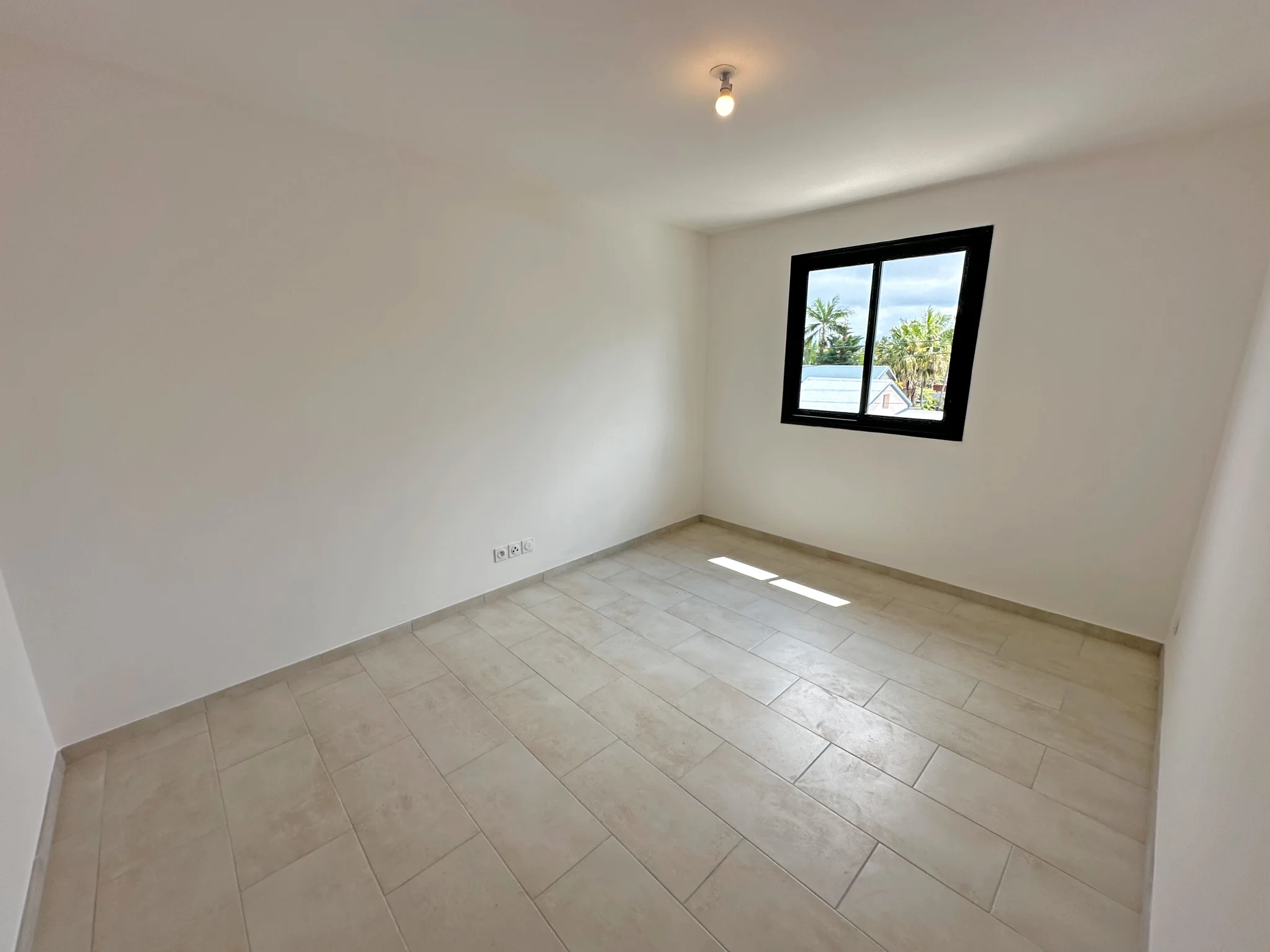 Photo 4 - Maison à louer - Ancien 1 350 € 4 pièces 3 chambres 86 m² Tampon 97430