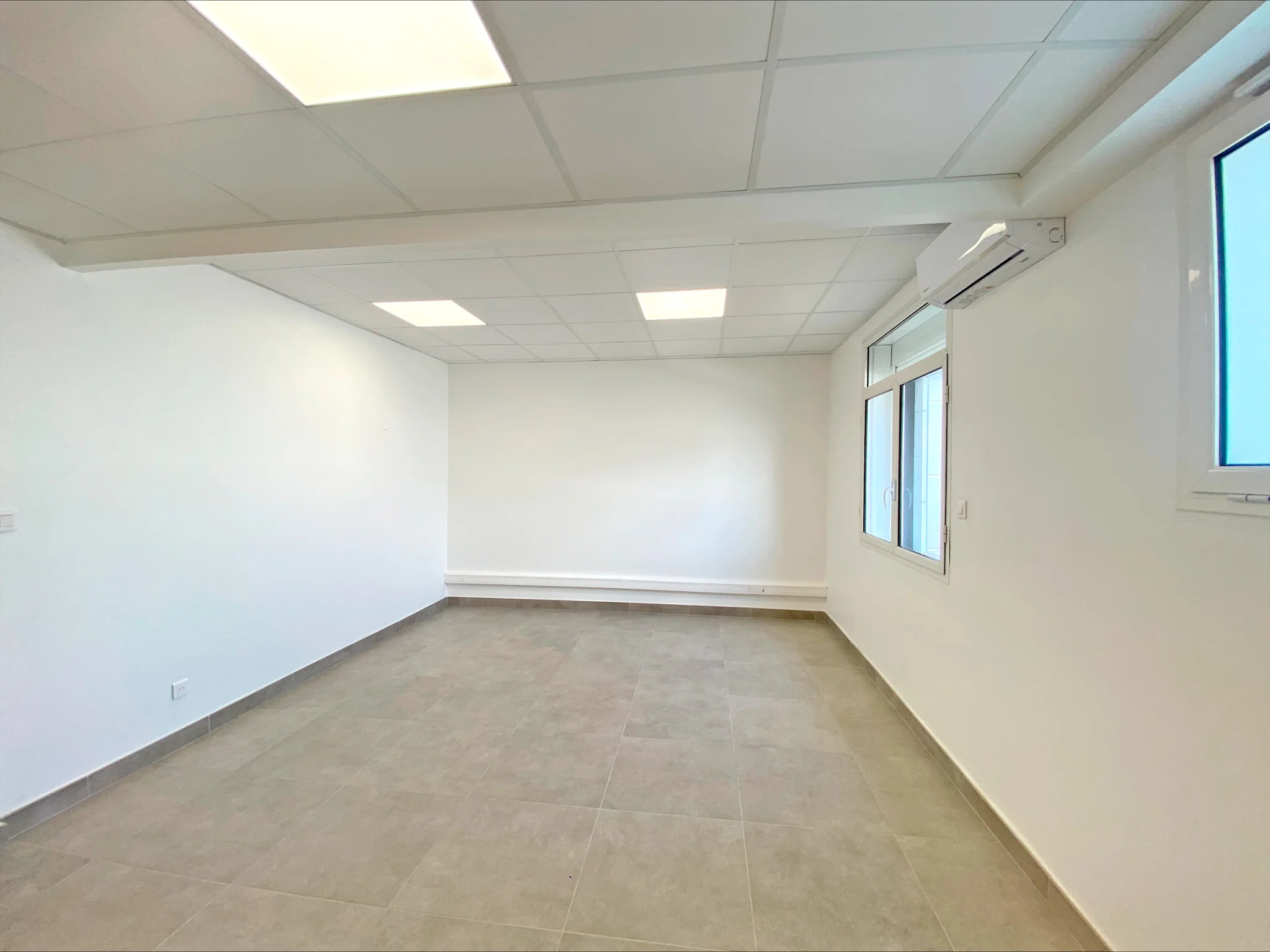 Photo 3 - Local à louer - Ancien 1 900 € 90 m² Saint-Louis 97421