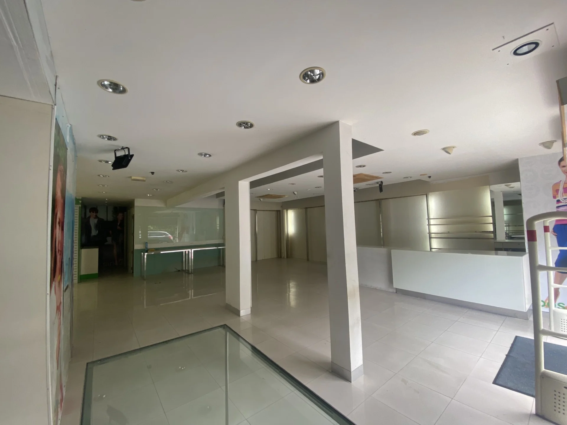 Photo 3 - Local à louer - Ancien 3 000 € 192 m² Saint-André 97440