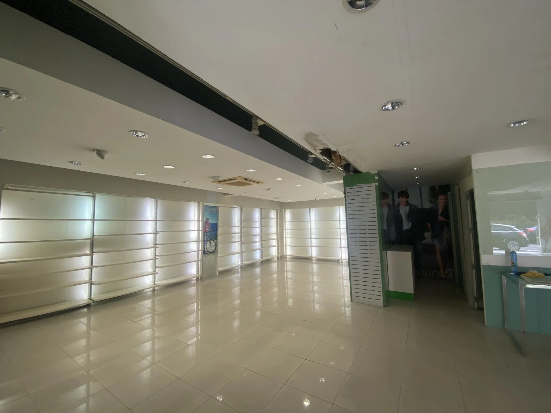 Photo 4 - Local à louer - Ancien 3 000 € 192 m² Saint-André 97440