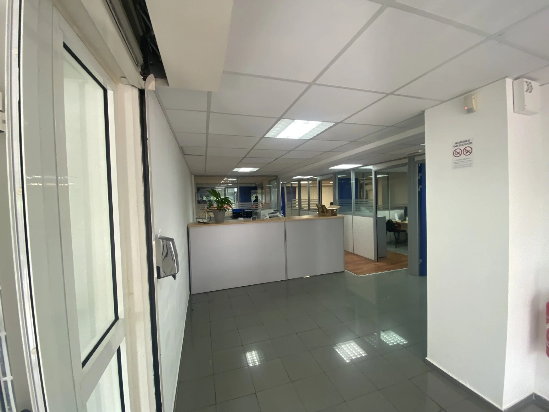 Photo 1 - Local à louer - Ancien 2 200 € 126 m² Saint-André 97440