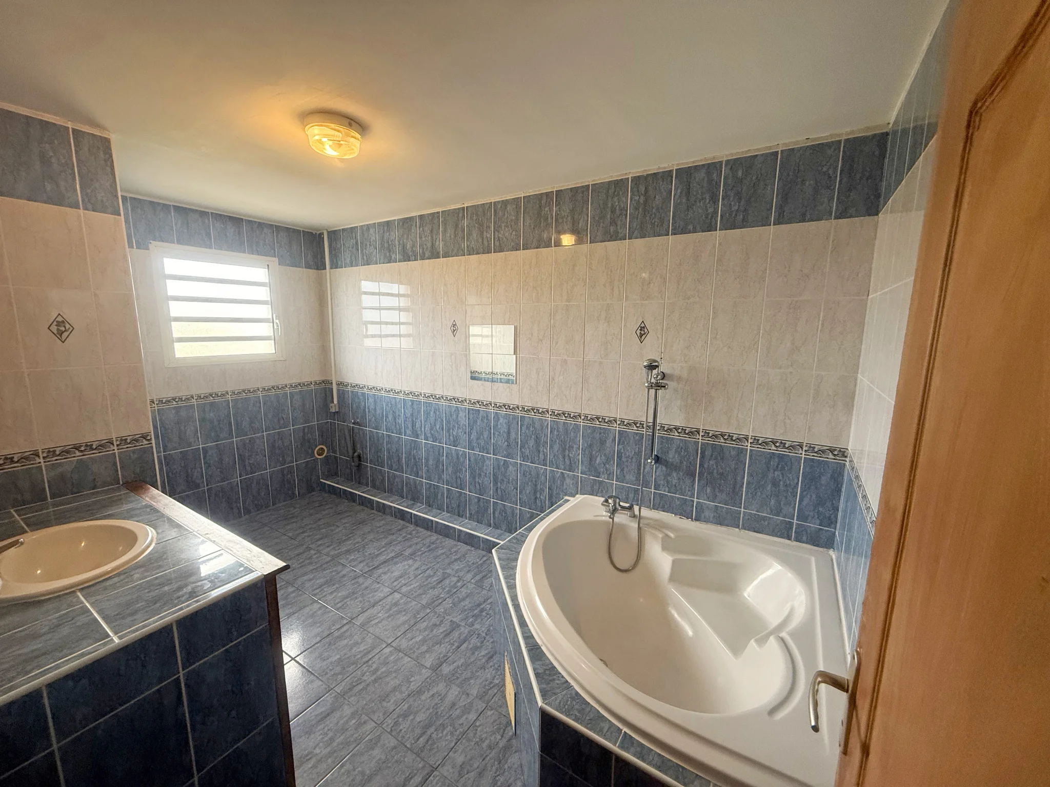 Photo 6 - Maison à louer - Ancien 1 130 € 4 pièces 3 chambres 100 m² Saint-André 97440