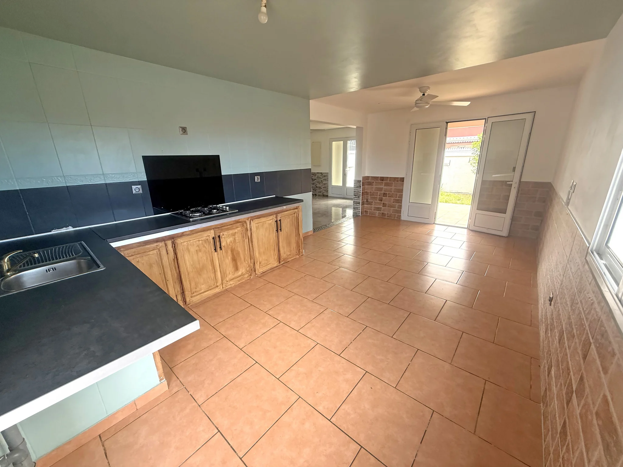 Photo 2 - Maison à louer - Ancien 1 130 € 4 pièces 3 chambres 100 m² Saint-André 97440