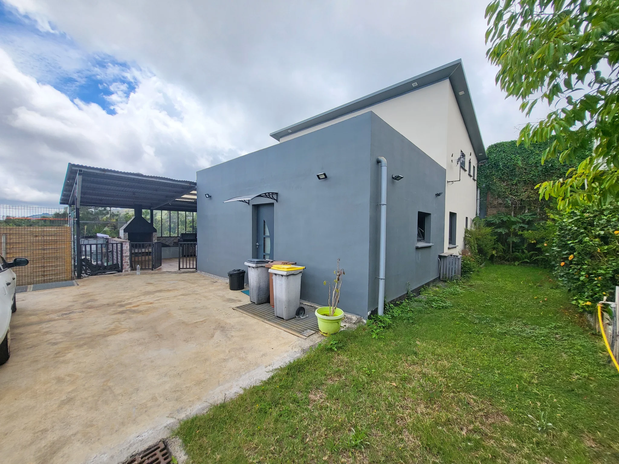 Photo 1 - Maison à louer - Ancien 1 800 € 5 pièces 3 chambres 110 m² Saint-Denis 97490