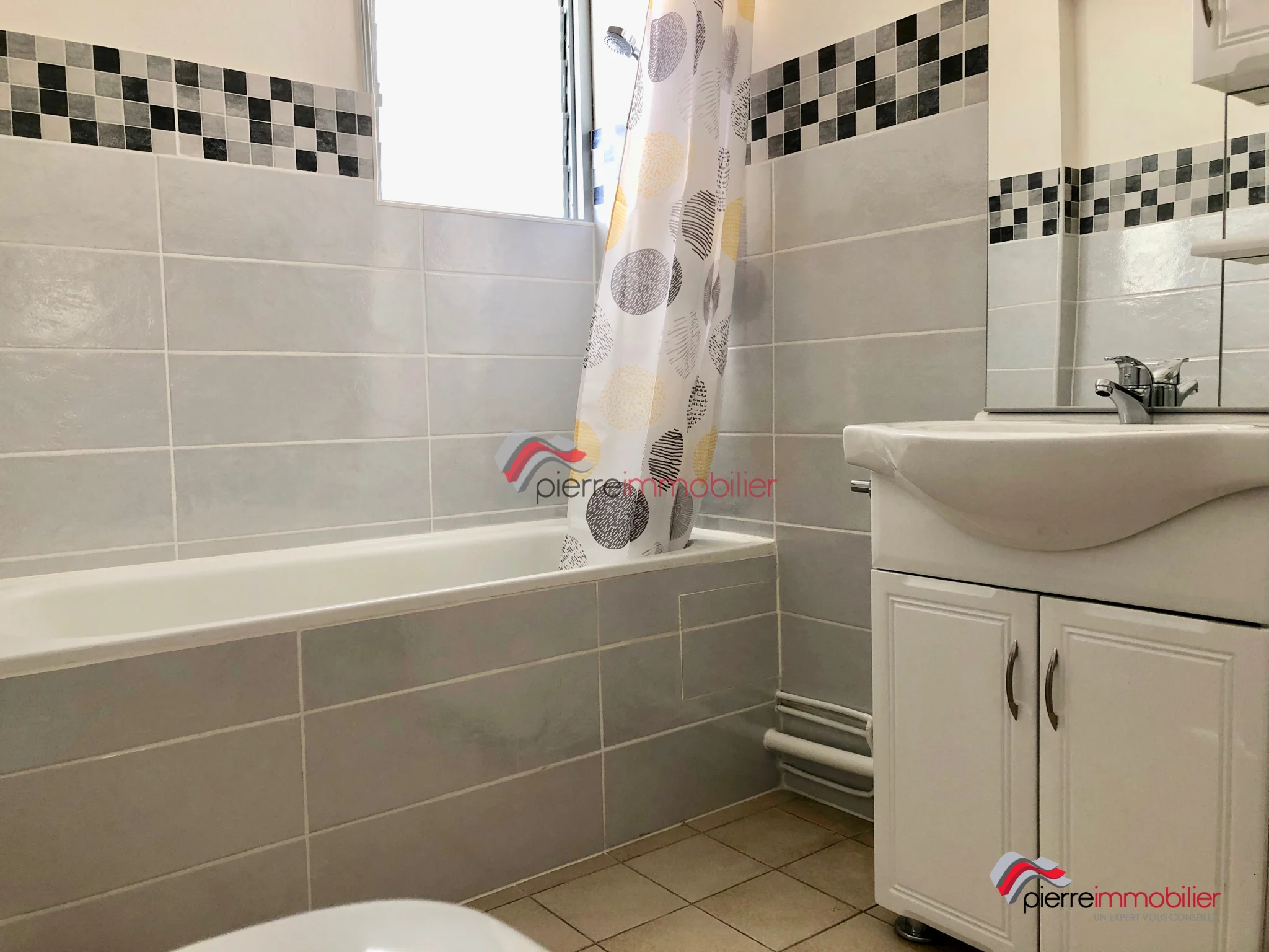 Photo 3 - Appartement à louer - Ancien 642 € 2 pièces 1 chambres 36 m² Saint-Pierre 97410