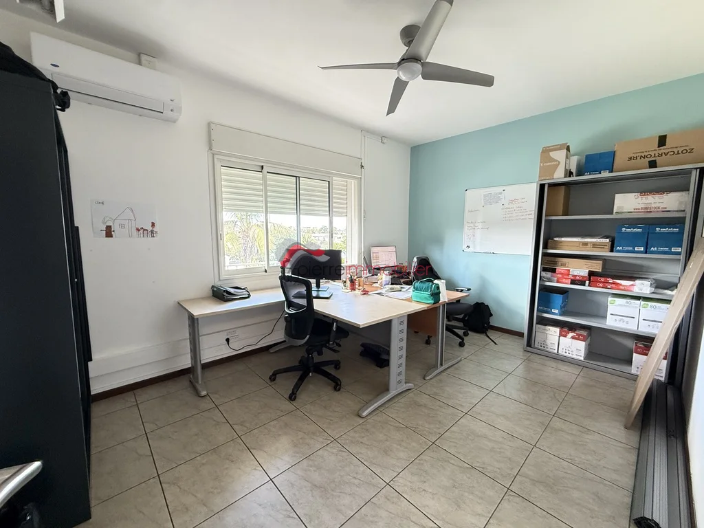 Photo 8 - Local à louer - Ancien 3 500 € 8 pièces 200 m² Saint-Louis 97450