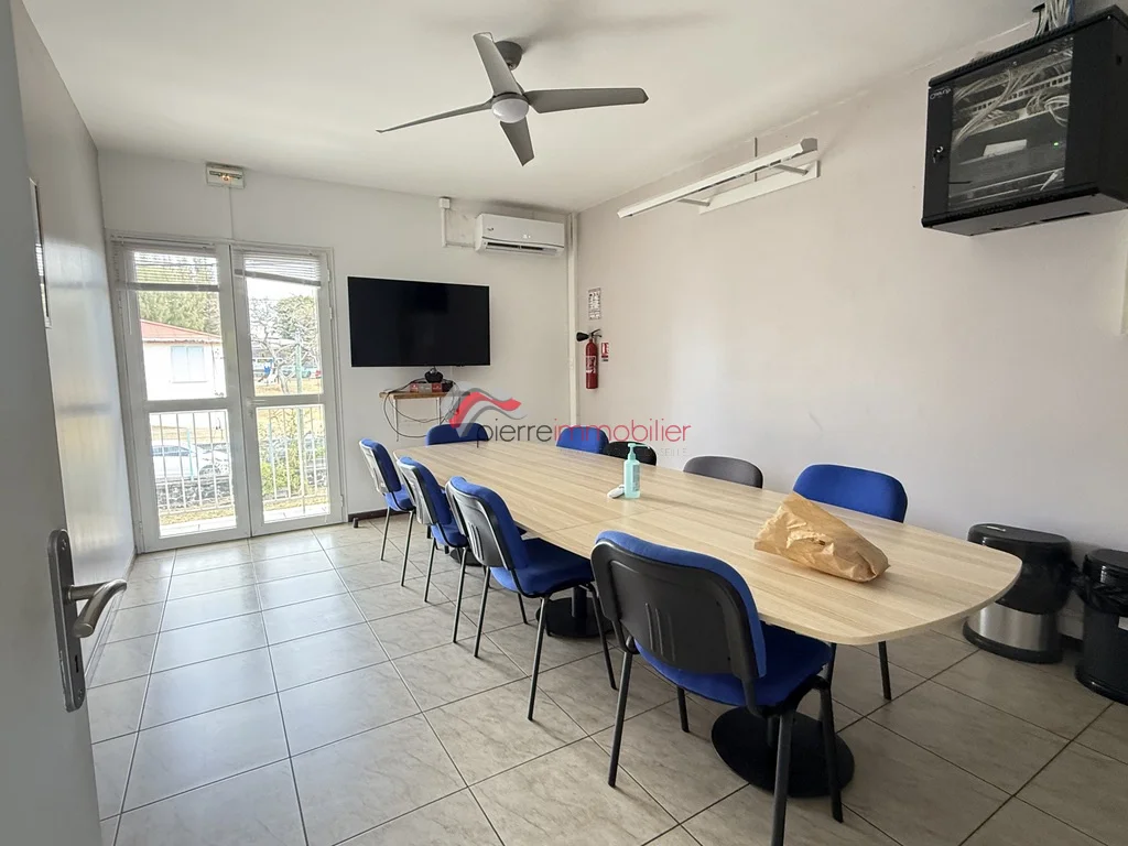 Photo 3 - Local à louer - Ancien 3 500 € 8 pièces 200 m² Saint-Louis 97450