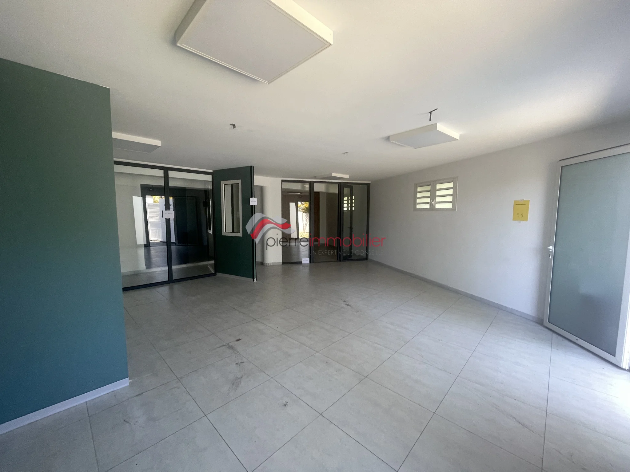 Photo 2 - Local à louer - Ancien 1 036 € 3 pièces 67 m² Le Tampon 97430