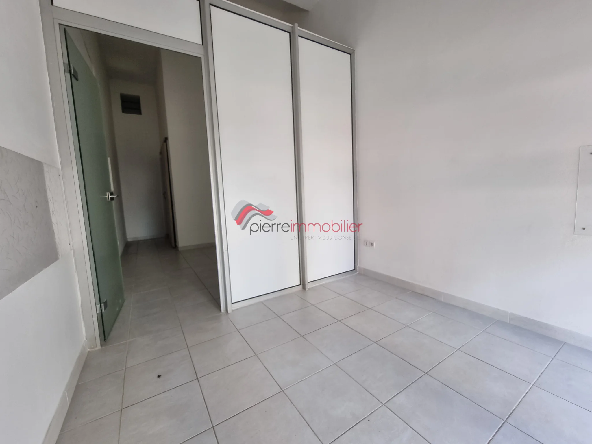 Photo 2 - Local à louer - Ancien 560 € 18 m² Saint-Louis 97450